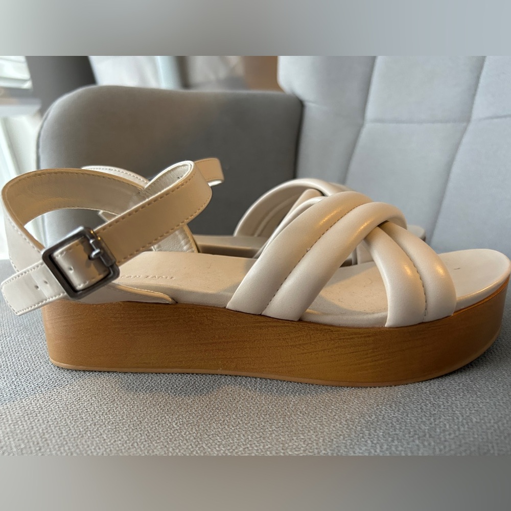 American Eagle Sandals Size 7